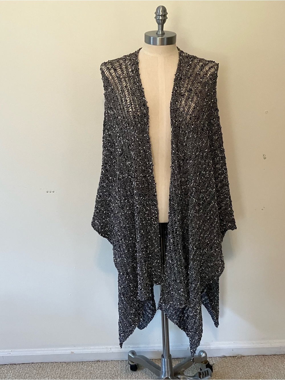 Women’s Chicos Open Weave Black Metallic Gray Shawl Wrap Open Asymmetric Hem